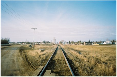 looking down
the tracks back into Hague from the north